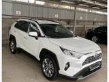 Toyota RAV4 2020 года за 14 000 000 тг. в Астана