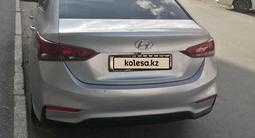 Hyundai Solaris 2017 годаүшін4 200 000 тг. в Атырау – фото 2