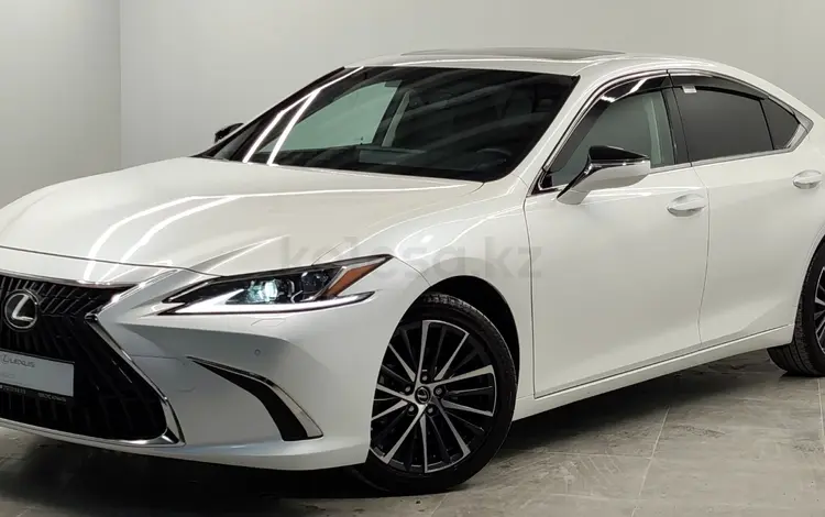 Lexus ES 250 2022 года за 23 000 000 тг. в Алматы