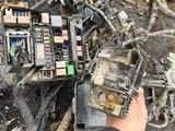 Коса проводов с блоком предохранителей на двс 1.6 бензин мкпп за 129 000 тг. в Астана – фото 4
