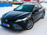 Toyota Camry 2018 года за 13 900 000 тг. в Уральск – фото 3