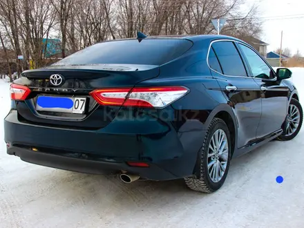 Toyota Camry 2018 года за 13 900 000 тг. в Уральск – фото 6