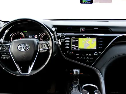 Toyota Camry 2018 года за 13 900 000 тг. в Уральск – фото 14
