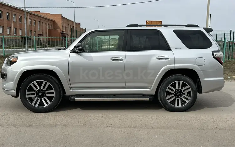 Toyota 4Runner 2017 года за 22 000 000 тг. в Астана