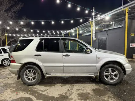 Mercedes-Benz ML 320 2001 года за 3 400 000 тг. в Тараз – фото 2