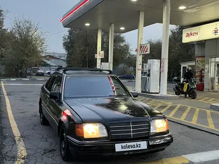 Mercedes-Benz E 220 1994 года за 950 000 тг. в Алматы – фото 2