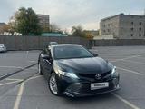 Toyota Camry 2018 годаfor13 500 000 тг. в Шымкент – фото 2