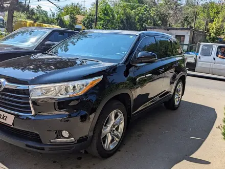 Toyota Highlander 2015 года за 13 000 000 тг. в Семей