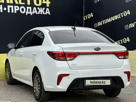 Kia Rio 2018 года за 7 450 000 тг. в Актобе – фото 4