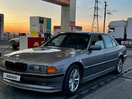 BMW 740 1996 года за 2 700 000 тг. в Шу – фото 2