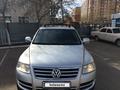 Volkswagen Touareg 2005 года за 4 700 000 тг. в Астана – фото 2