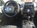 Volkswagen Touareg 2005 года за 4 700 000 тг. в Астана – фото 11
