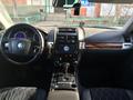 Volkswagen Touareg 2005 года за 4 700 000 тг. в Астана – фото 12