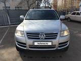 Volkswagen Touareg 2005 года за 4 700 000 тг. в Астана