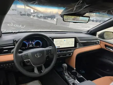 Toyota Camry Luxe 2025 года за 23 190 000 тг. в Актобе – фото 12