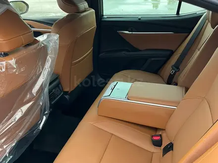 Toyota Camry Luxe 2025 года за 23 190 000 тг. в Актобе – фото 18