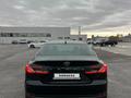 Toyota Camry Luxe 2025 года за 23 190 000 тг. в Актобе – фото 4