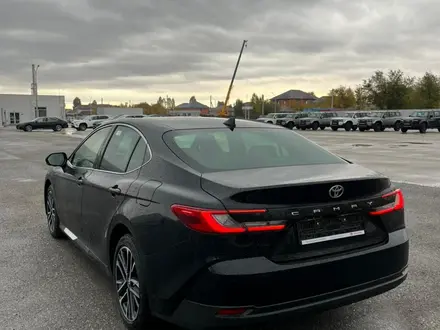 Toyota Camry Luxe 2025 года за 23 190 000 тг. в Актобе – фото 7