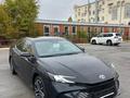 Toyota Camry Luxe 2025 года за 23 190 000 тг. в Актобе – фото 8