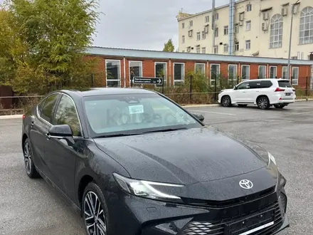Toyota Camry Luxe 2025 года за 23 190 000 тг. в Актобе – фото 8