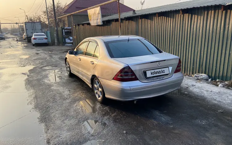 Mercedes-Benz C 320 2004 годаfor2 300 000 тг. в Алматы