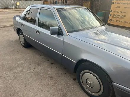 Mercedes-Benz E 260 1990 года за 3 600 000 тг. в Алматы – фото 15