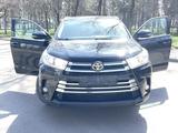 Toyota Highlander 2018 года за 13 000 000 тг. в Алматы – фото 2