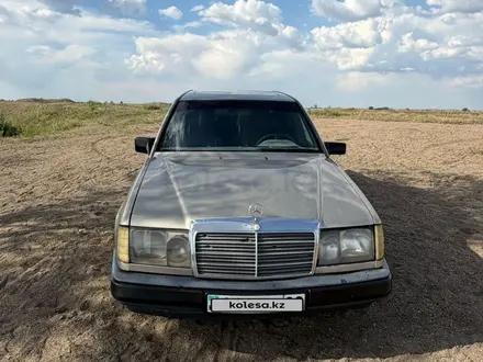 Mercedes-Benz E 230 1988 года за 800 000 тг. в Караганда