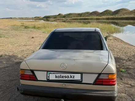 Mercedes-Benz E 230 1988 года за 800 000 тг. в Караганда – фото 2