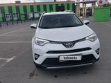 Toyota RAV4 2018 годаүшін13 500 000 тг. в Семей – фото 3