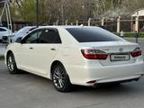 Toyota Camry 2017 года за 16 500 000 тг. в Шымкент – фото 2