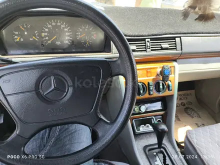 Mercedes-Benz E 220 1993 года за 2 000 000 тг. в Туркестан