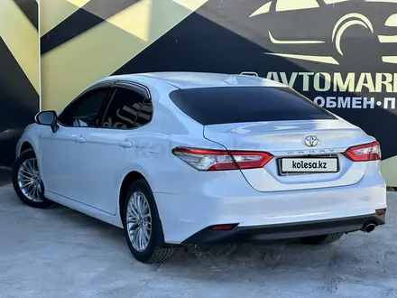 Toyota Camry 2019 года за 12 800 000 тг. в Атырау – фото 4