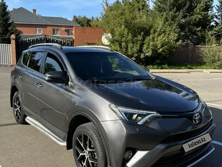 Toyota RAV4 2015 года за 10 500 000 тг. в Астана