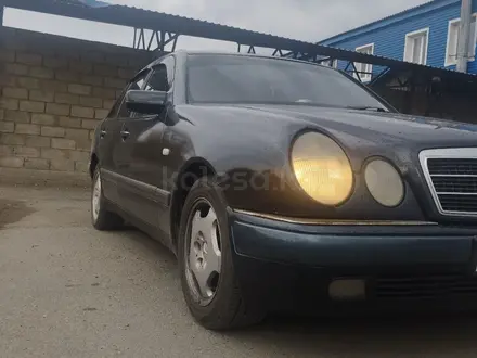 Mercedes-Benz E 200 1995 года за 2 550 000 тг. в Усть-Каменогорск – фото 8