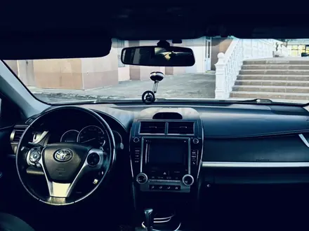 Toyota Camry 2014 года за 6 000 000 тг. в Атырау – фото 10