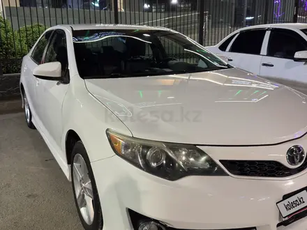 Toyota Camry 2014 года за 6 000 000 тг. в Атырау – фото 12