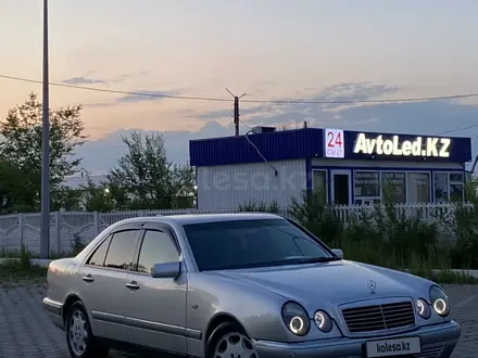 Mercedes-Benz E 320 1998 годаүшін3 000 000 тг. в Караганда – фото 2