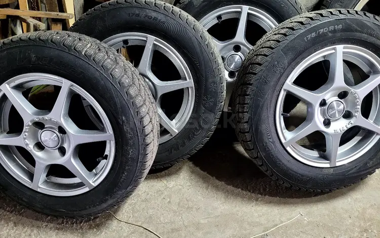 Резина с дисками за 150 000 тг. в Рудный