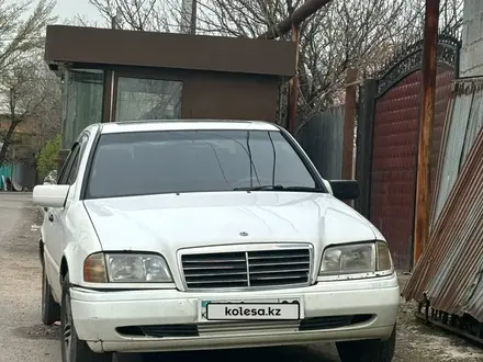 Mercedes-Benz C 230 2001 года за 1 300 000 тг. в Алматы