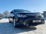 Toyota Camry 2015 года за 11 300 000 тг. в Семей – фото 2