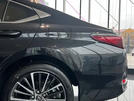 Lexus ES 250 Progressive 2022 года за 26 200 000 тг. в Актобе – фото 2