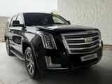 Cadillac Escalade 2019 годаүшін31 000 000 тг. в Тараз