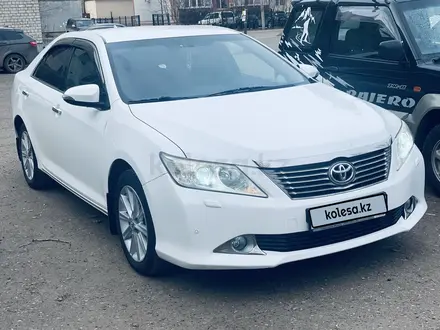 Toyota Camry 2013 года за 11 100 000 тг. в Астана – фото 2