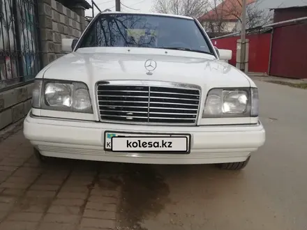 Mercedes-Benz E 200 1994 года за 2 300 000 тг. в Алматы