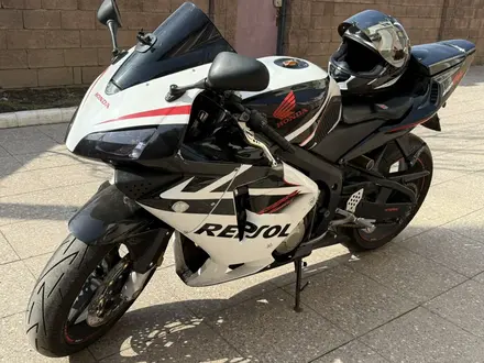 Honda  CBR 600RR 2004 года за 2 300 000 тг. в Алматы