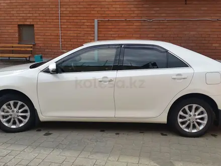 Toyota Camry 2015 года за 10 500 000 тг. в Актобе – фото 3