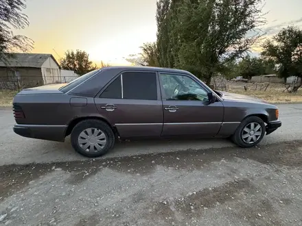 Mercedes-Benz E 260 1991 года за 750 000 тг. в Тараз – фото 3