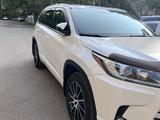 Toyota Highlander 2017 годаүшін23 000 000 тг. в Караганда – фото 2