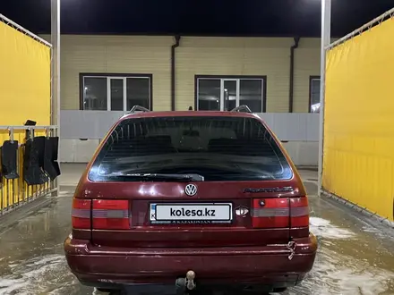 Volkswagen Passat 1994 года за 1 500 000 тг. в Уральск – фото 5